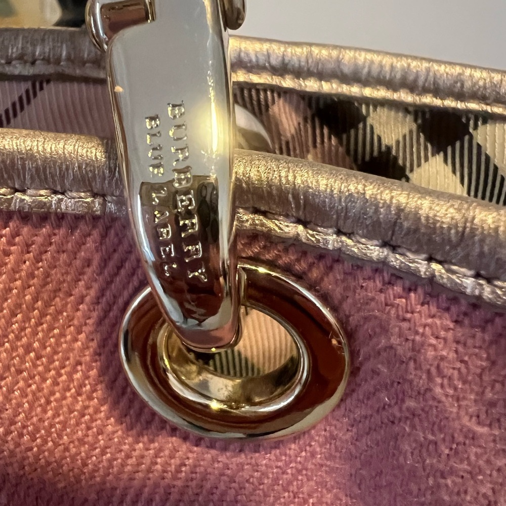 Burberry reversible Pink Tote with Gold Details - Picture 4 of 10